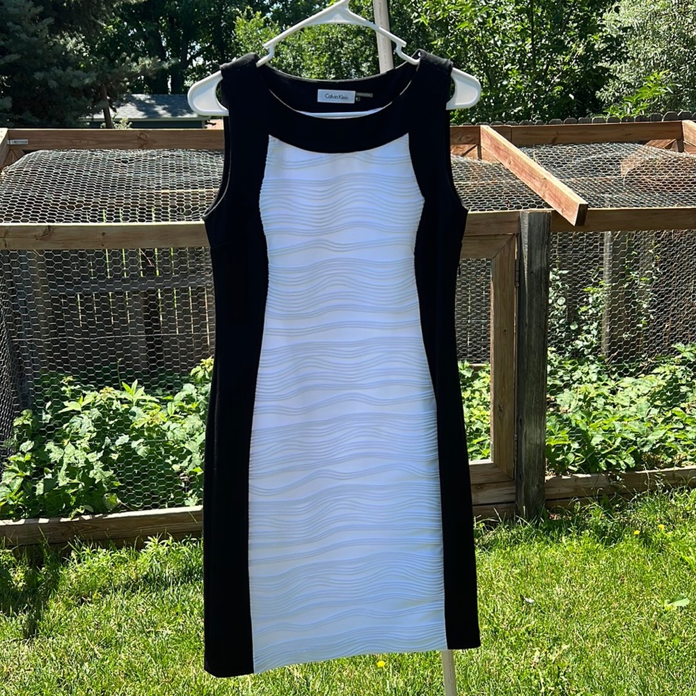 NWOT Calvin Klein Colorblock Black and White Sheath Dress • Size 6
